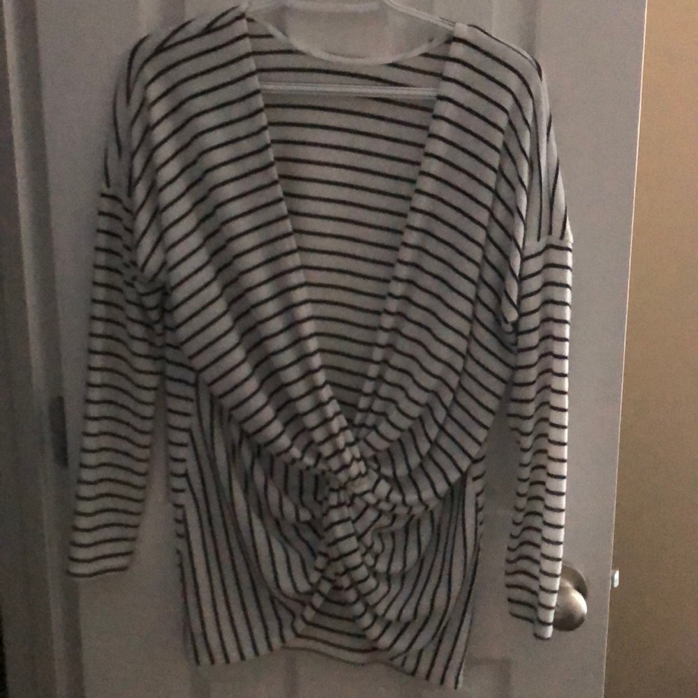 Vestique, low back, knotted sweater